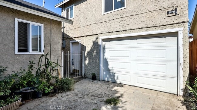 Building Photo - 1829 1/2 E 63rd St-1829 Unit 1829 Rental