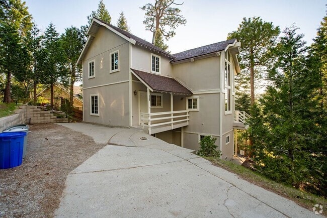 Building Photo - 521 Pioneer Rd Rental