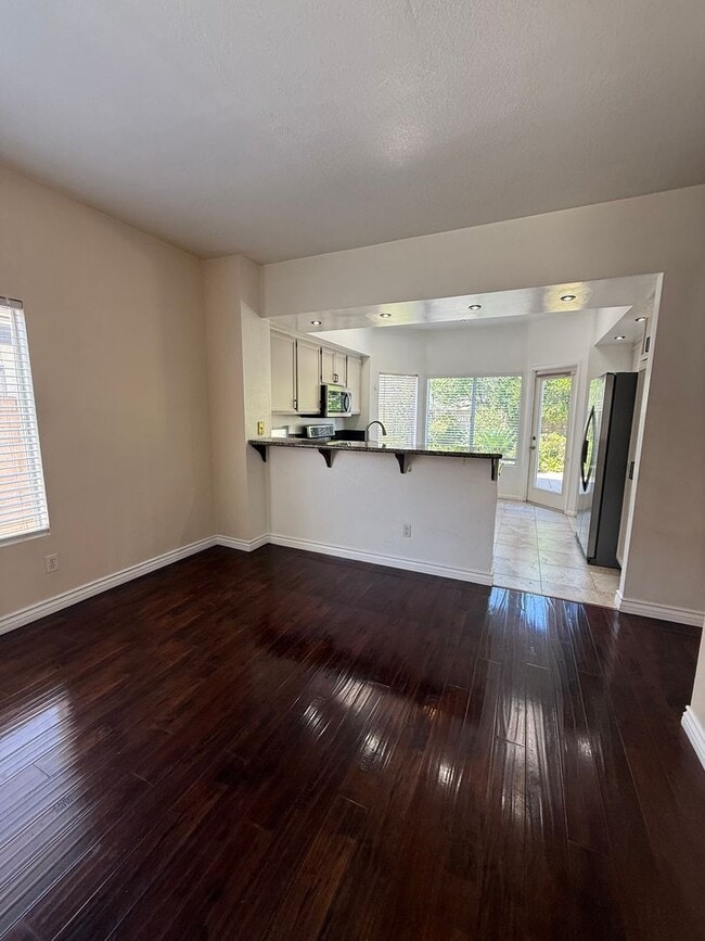 Photo - 3073 Lamplighter St