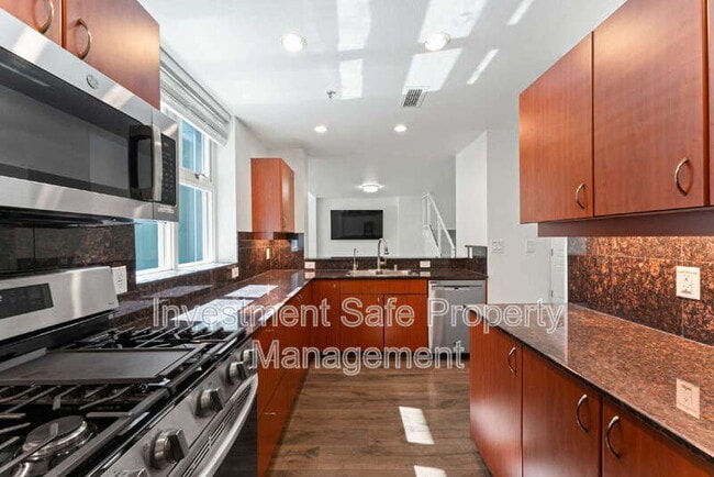 Photo - 300 W Beech St Unit #2