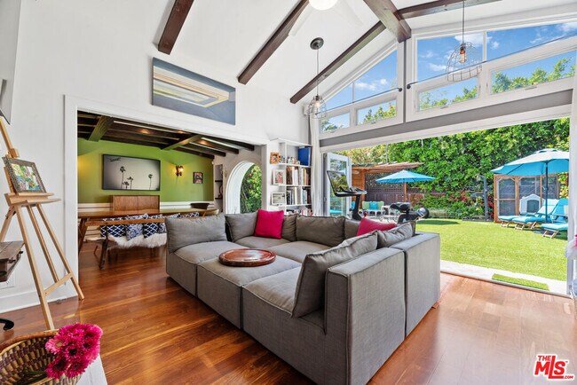 Photo - 10521 Cushdon Ave