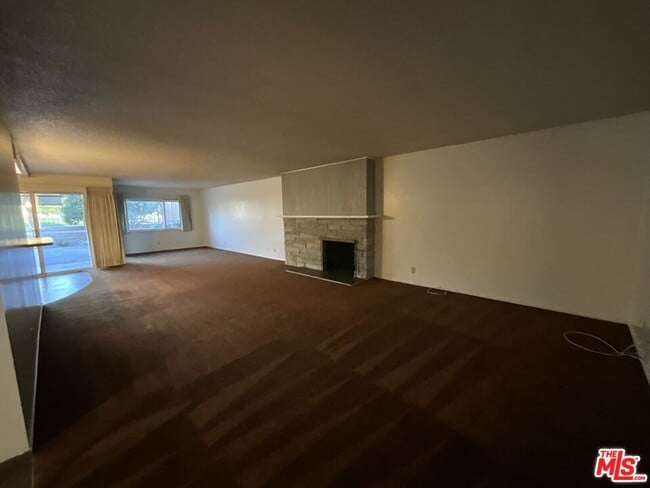 Photo - 46165 Burroweed Ln