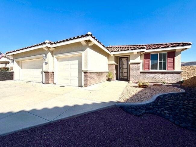 Photo - Open Concept 4 Bedroom Home Featuring Large Lot & 3-Car Garage