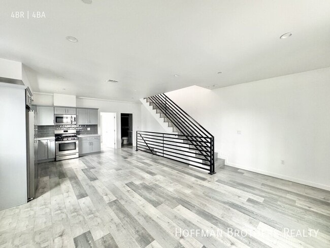 Building Photo - 158 N Mariposa Ave