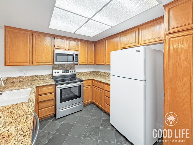 Photo - harming 2BR/2BA Townhome with Private Yard & 2-Car Garage in UTC