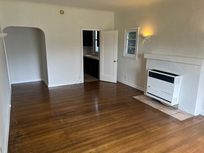 Photo - 2745 S Palm Grove Ave Unit 2