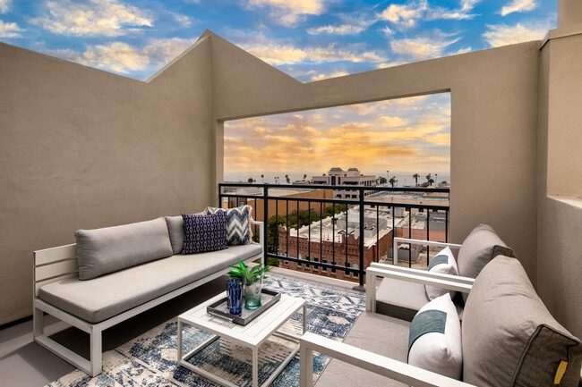 Photo - Residences on Third Street Promenade