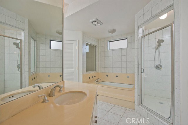 Building Photo - 5340 Yarmouth Ave