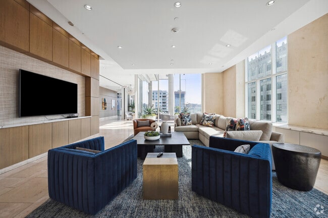 Clubhouse Lounge - 717 Olympic