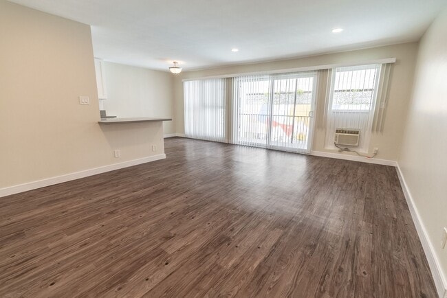 Photo - 8375 Fountain Ave