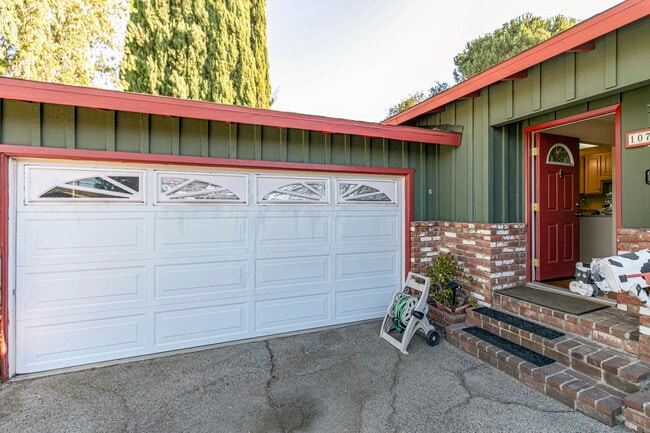 Photo - 10706 Rhodesia Ave