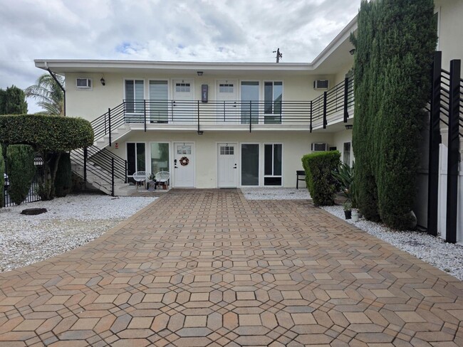 Photo - 12361 - 12365 El Rey Pl