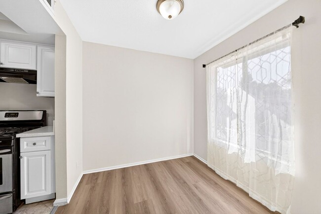 Photo - 2324 Lillyvale Ave Unit 143