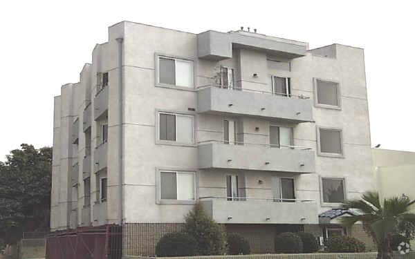Building Photo - 2524 S Sepulveda Blvd