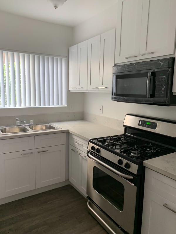 Photo - 14711-14717 Erwin St Unit 6