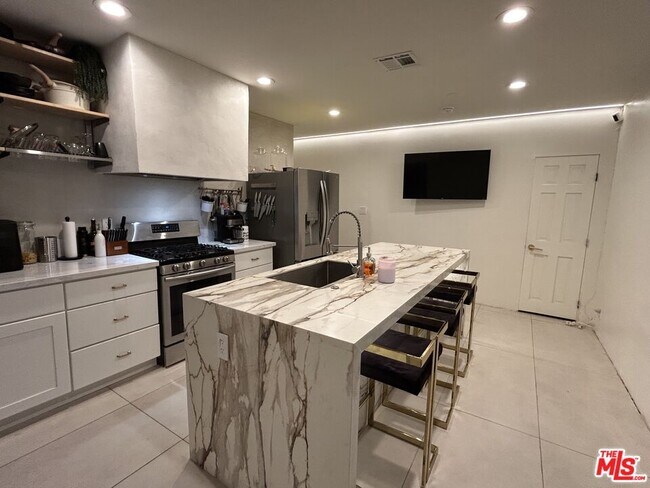 Photo - 641 N Vista St