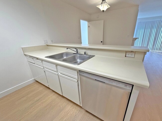 Photo - 1321 N Vista St Unit 205