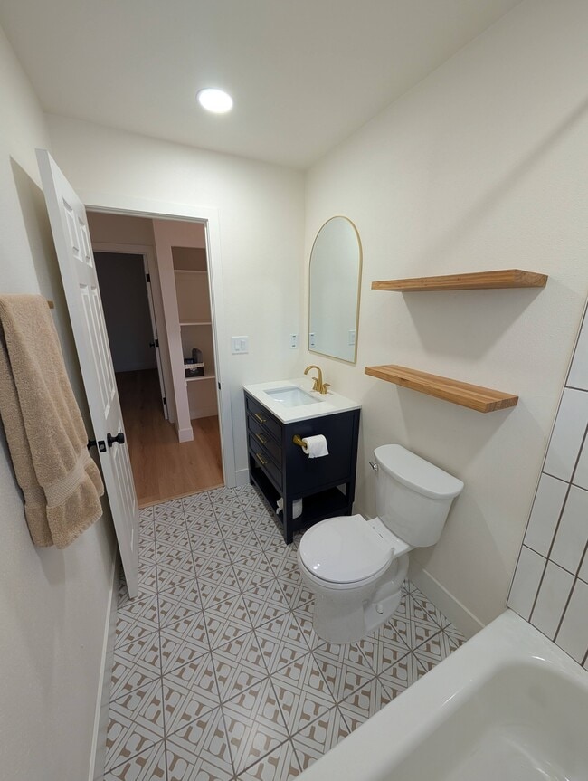 Bath - 1050 La Mirada St Unit A
