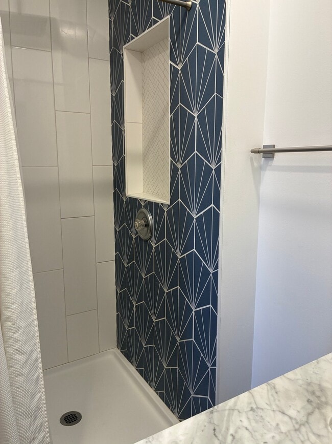 Photo - 867 W 9th St