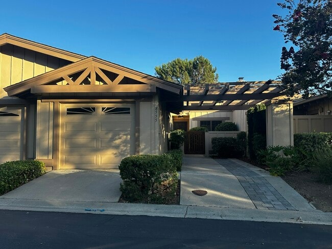 Building Photo - 8555 Circle R Course Ln Rental
