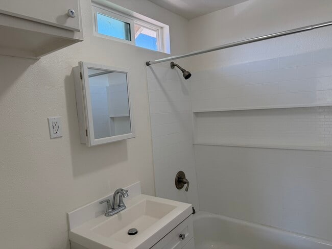 Photo - 826 E E St Unit A