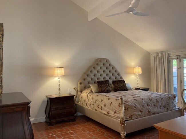 Photo - 22 Cll Escala