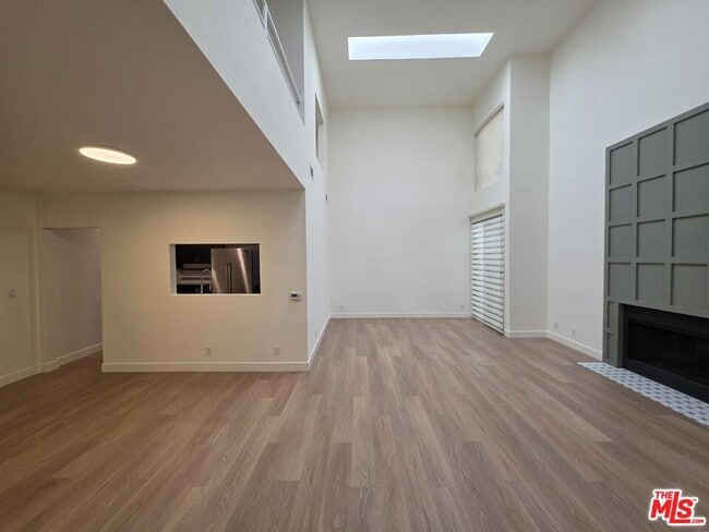 Photo - 1421 Greenfield Ave Unit 3