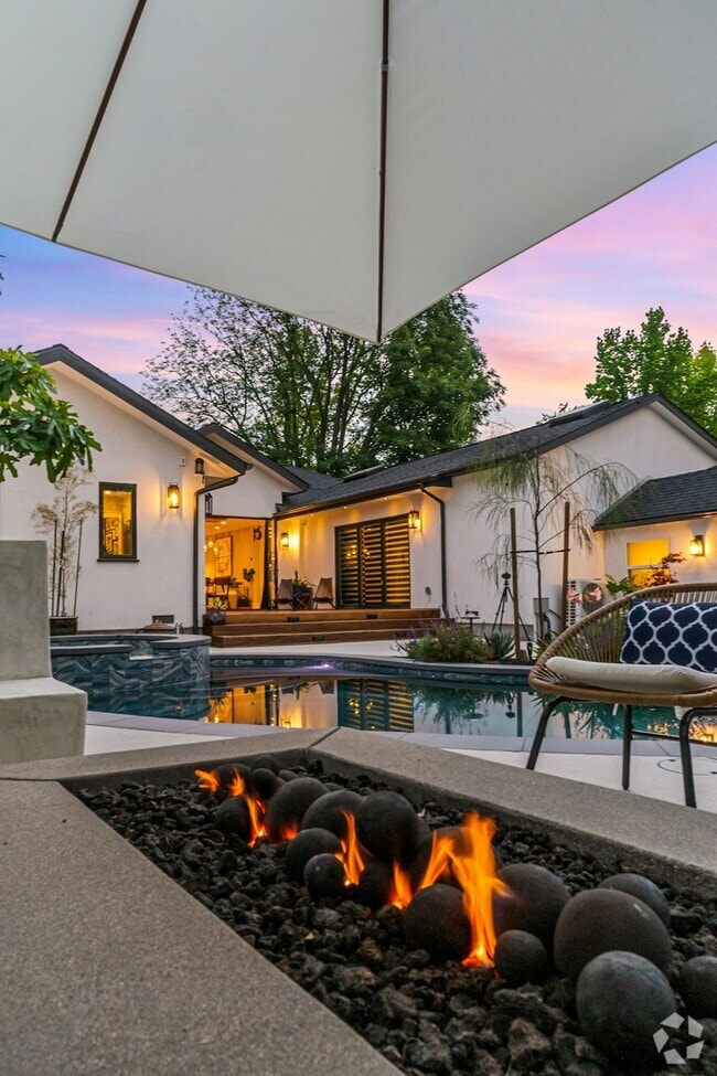 Building Photo - 4867 Revlon Dr Rental