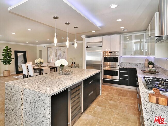 Photo - 5354 Lindley Ave Unit 301