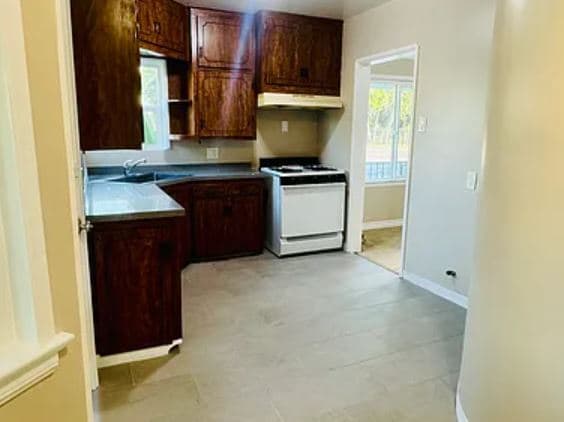Photo - 230 W 30th St