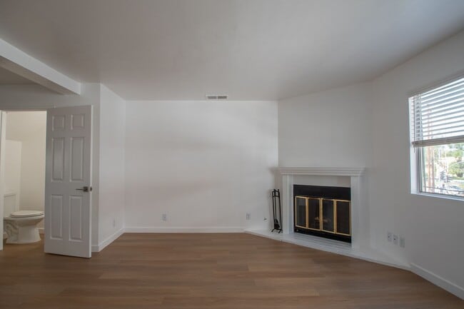 Photo - 5340 Whitsett Ave Unit 05