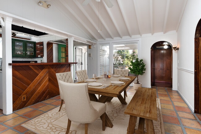 Photo - 14842 Morrison St