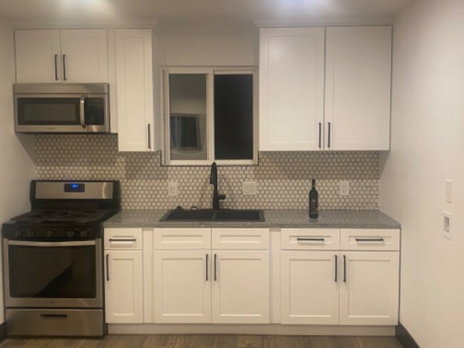 Photo - 5712 Lewis Ave Unit B