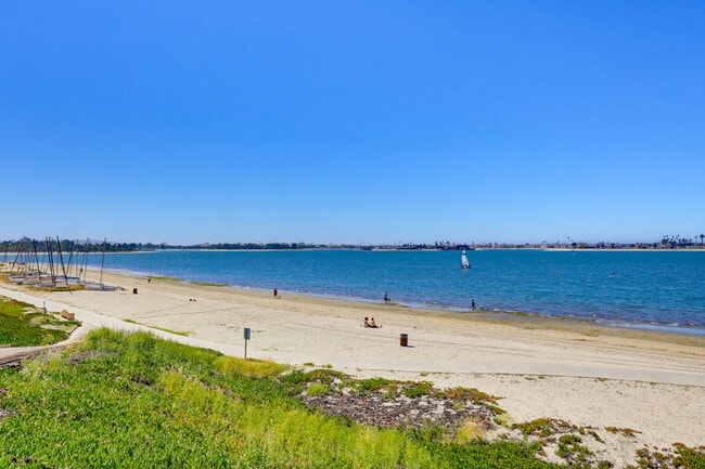 Photo - 3733 Riviera Dr