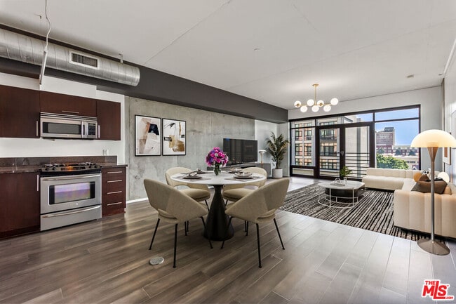 Building Photo - 1111 S Grand Ave Unit 716