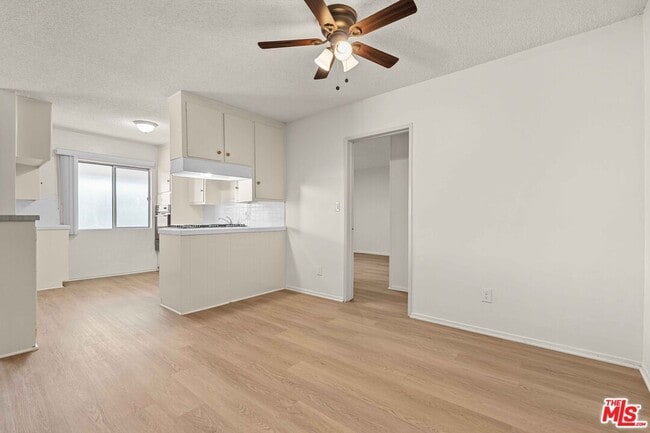 Photo - 15540 Moorpark St Unit 8