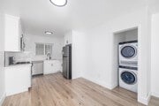 2BR, 1BA - 920SF - Kitchen - 748 N Hudson Ave