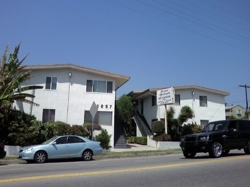 Photo - 3007 Rowena Ave Unit 4