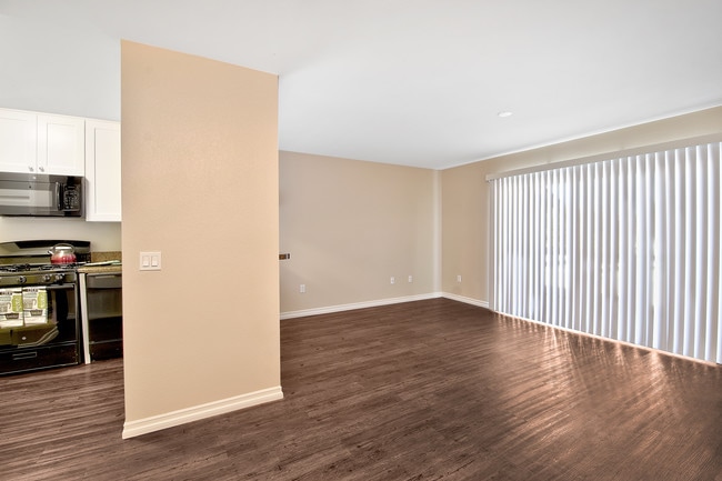 1+1 Update Unit - FAIRWAY MANOR