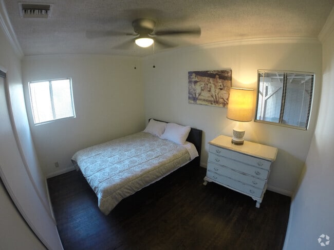 Building Photo - 6002 Hazelbrook Ave Rental