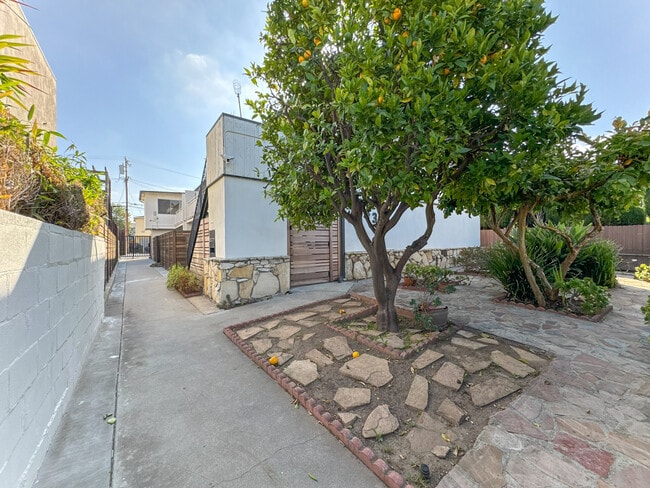 Building Photo - 1433 25th St