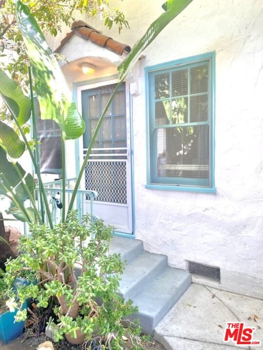 Building Photo - 1014 N Sweetzer Ave Unit 1014 1/2 Rental