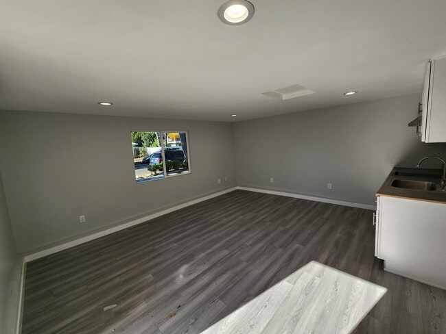 Photo - 7758 Zelzah Ave