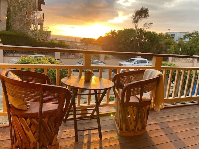 Building Photo - Luxe 4-Bedroom, 4-Bath Beach Home in Encin...