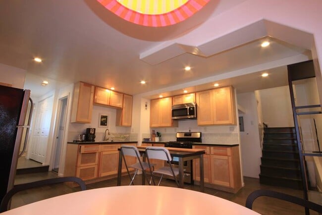 Photo - 2060 Glencoe Way