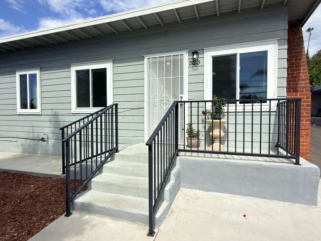 Building Photo - Beautifully Remodeled 3-Bedroom Home Near Downtown Vista