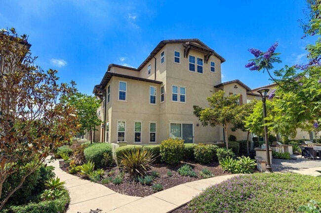 Building Photo - Charming 3-bedroom 2.5 bath nestled inside... Rental