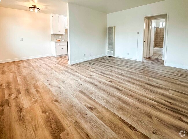 Building Photo - 2540 3rd Ave Rental