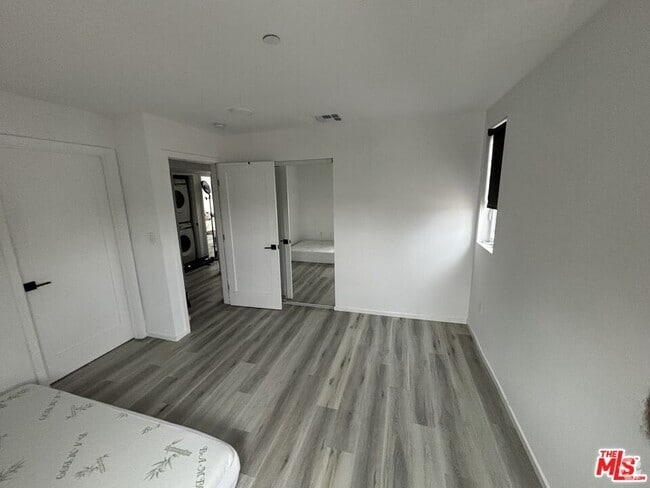 Building Photo - 1224 1/2 Alexandria Ave Rental