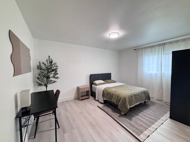 Building Photo - 270 W Blaine St